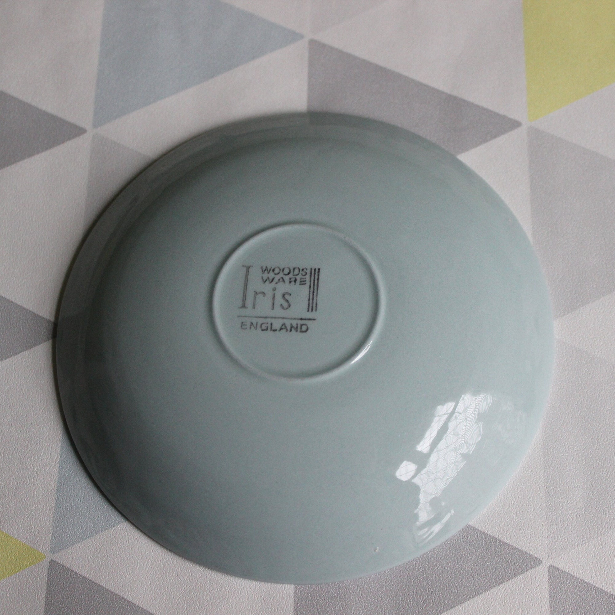 食器 WOODSWARE  Iris  England Vintage 1940s Woods Ware 'iris' Utility Tea Cups, Saucers, Side