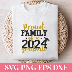 Fière famille d'un diplômé SVG PNG 2024, fier diplômé famille 2024 SVG, Svg chemise 2024 de la classe senior, chemise de remise des diplômes 2024 à capuche Svg