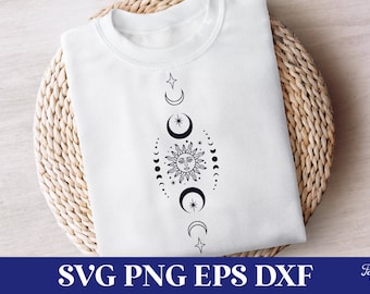 Op de afbeelding: Een wit sweatshirt met een zwart-wit ontwerp van een zon en maan met sterren. Het ontwerp is gecentreerd op het sweatshirt en is verticaal uitgelijnd.