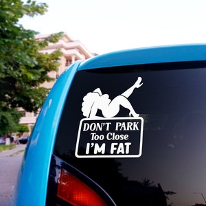 Paquete de calcomanías divertidas para autos en formato SVG con frases como "No aparques demasiado cerca" (descarga digital). imagen 6