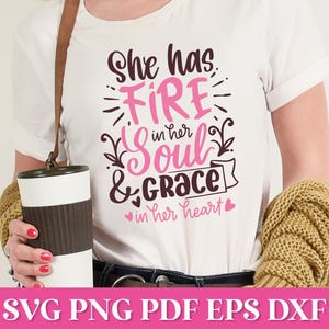 Sie hat Feuer in ihrer Seele und Anmut in ihrem Herzen SVG Zitat, Geschäftsfrau SVG, Boss Lady SVG Png Zitat, Mädchen Power SVG, Boss Mama SVG
