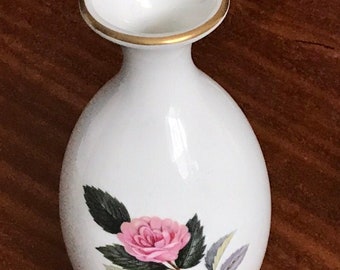 Wedgewood vintage bud vase bone china Hathaway rose design 12 cm with gold rim