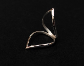 Dito Silber symmetrischer geometrischer gespiegelter Ring für Daumen oder Finger.