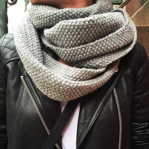 KNITTING PATTERN // Infinity Scarf Pattern // Knit Scarf Pattern // Simple Seed Scarf image 2