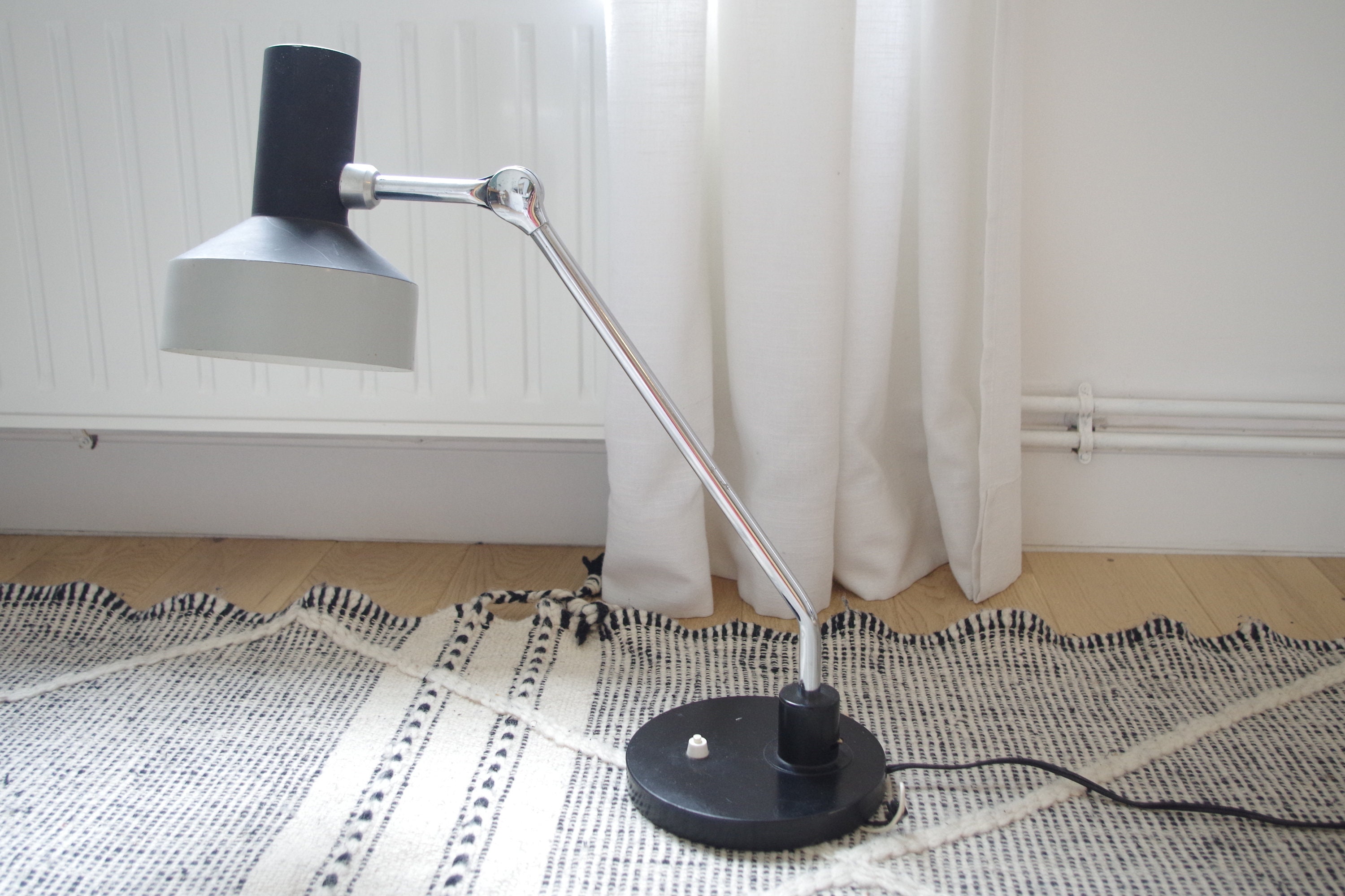 Lampe de Bureau Articulée Vintage, Années 60 , Coloris Chrome, Argenté et Noir Lamp, Desk, Jolie Pat