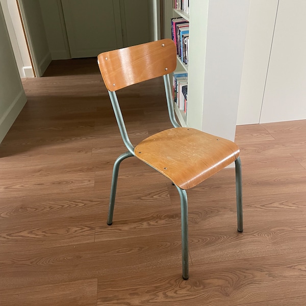 Chaise d'écolier vintage -en bois et métal. 1950s. Vintage français. - superbe patine