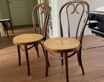 Set of 2 vintage Thonet style chairs, vintage chair, dining room chair - retro vintage bistro chair - unidentified signature