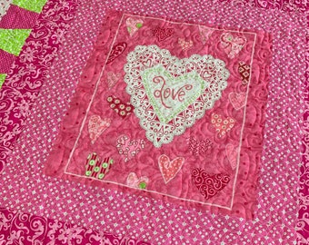 Edredón de San Valentín con forma de corazón: manta de patchwork hecha a mano