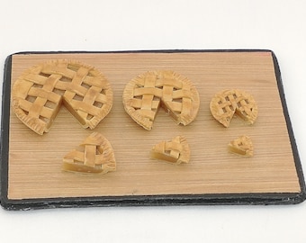 Miniature Apple pie w/Slice , 1/6, 1/12, 1/24, dollhouse Pie, miniature grocerie,Apple pie w/Slice, Apple pie, Whole pie,