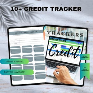 Op de afbeelding: Digitale krediettracker met de tekst "10+ CREDIT TRACKER". De afbeelding toont een laptop met een campagnetracker en een print-en-schrijf creditcardtracker. De woorden "PRINT & WRITE" en "EASY TO NAVIGATE" zijn ook zichtbaar.