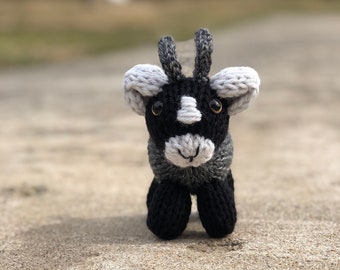 Mini Cabra Pigmeu - Padrão de Máquina de Tricô - PDF