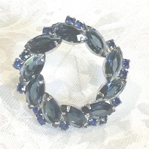 Vintage Costume Jewelry Juliana DeLizza & Elster Style Blue Crystal Round Brooch in a Silver Tone Setting