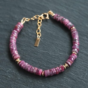 14K gold filled robijn | Fijne robijnrode kralenarmband | [EBRP1719] Ruby gold filled | Stapelarmband met kralen. Natuurlijke robijnrode sieraden