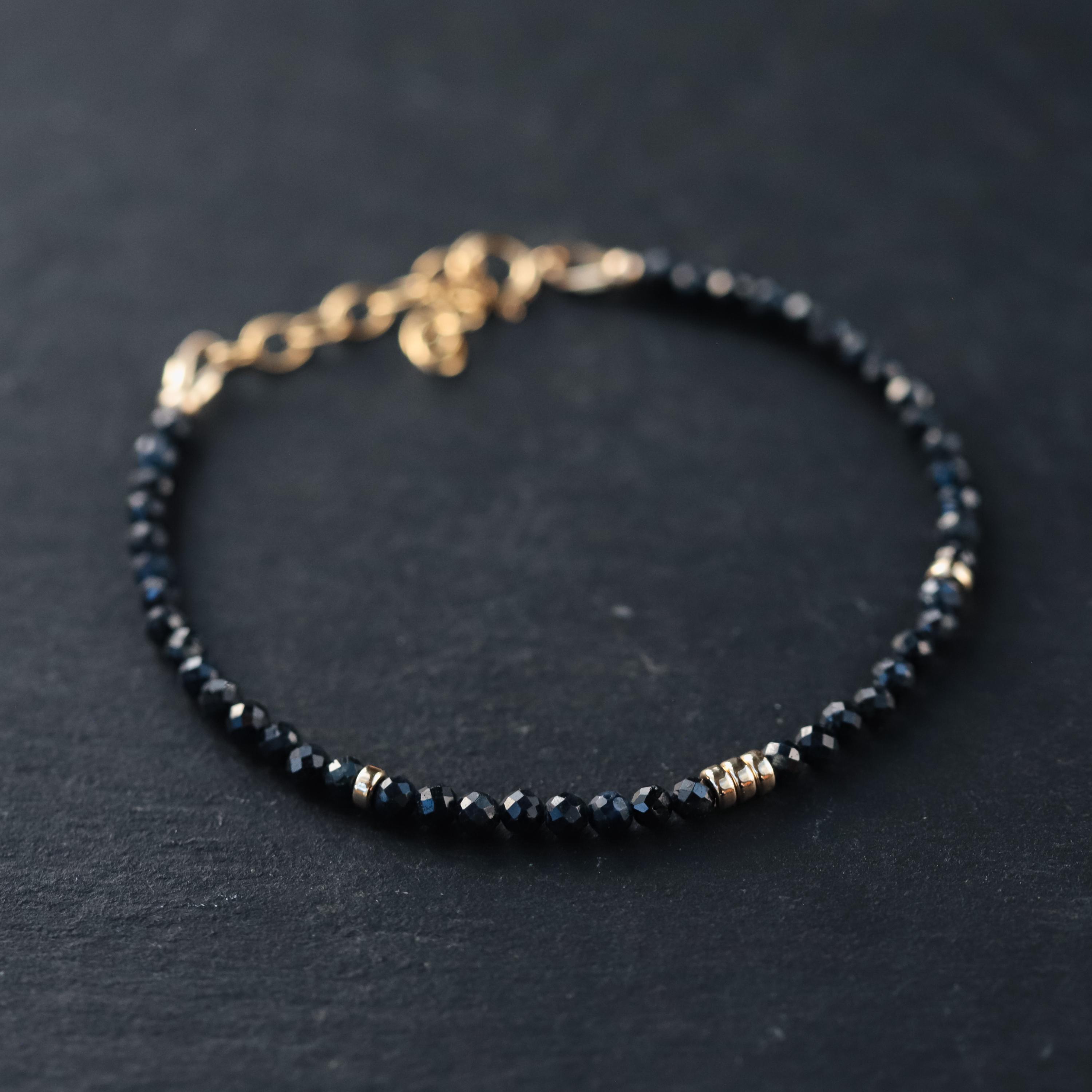 14K GOLD Blauer Saphir Armband, Gelb oder Rose [EBBM1699], Zartes Blauer Saphir Skinny Stacking Armband, kleiner Saphir