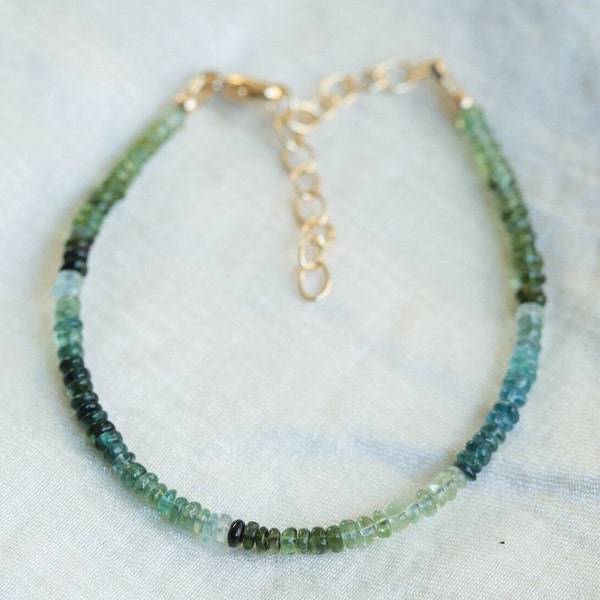 RARE ! Bracelet en tourmaline verte/bleue avec de petites pierres précieuses | Tourmaline verte | Pierres lisses de 3 mm | délicat bracelet tourmaline verte | tourmaline