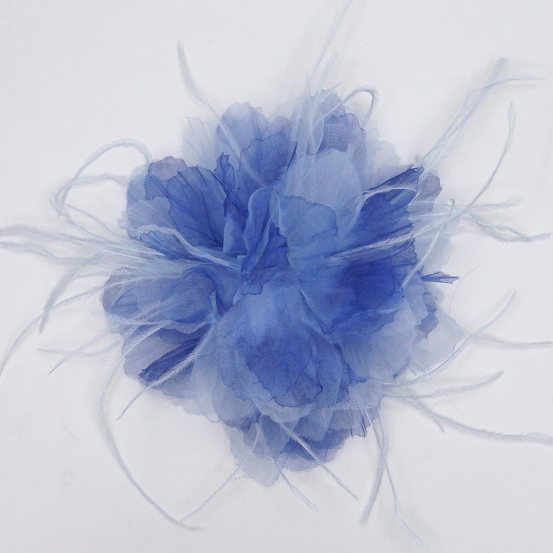 Blue flower brooch in organza and feather. image 3