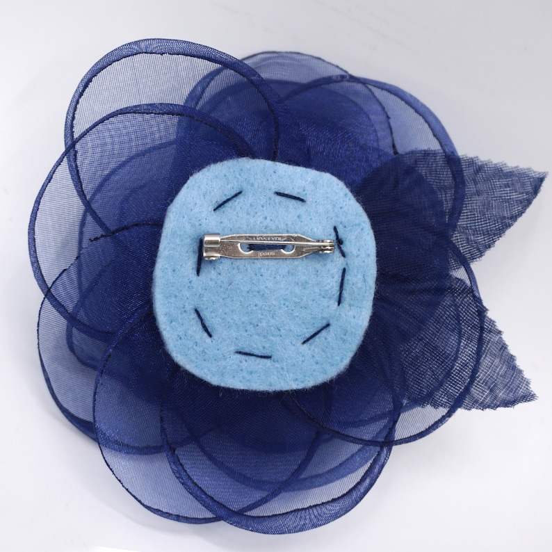 Broche fleur en tissu organza, 5 couleurs bleu marine, rouge, fuchsia, rose, saumon . image 7