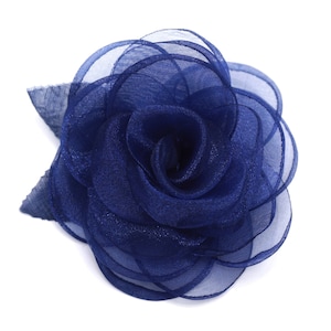 Spilla fiore in tessuto organza, 5 colori blu navy, rosso, fucsia, rosa, salmone. Bleu foncé