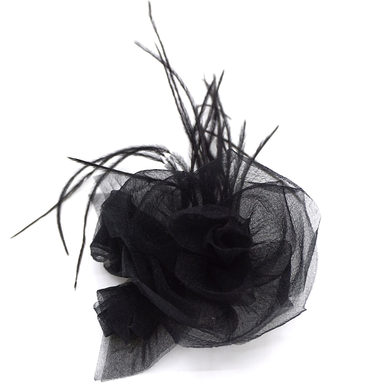 Broche fleur en mousseline. 2 couleurs bleu marine, noir. Noir+plume