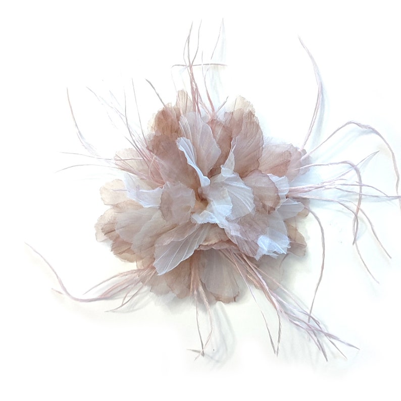 Blue flower brooch in organza and feather. Marron/beige