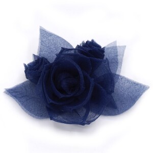 Broche fleur en mousseline. 2 couleurs bleu marine, noir. image 2