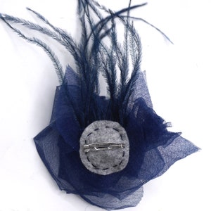 Broche fleur en mousseline. 2 couleurs bleu marine, noir. image 5