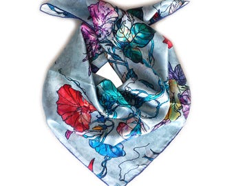 Square satin scarf in 100% silk. 68CMx68CM. 7 styles.