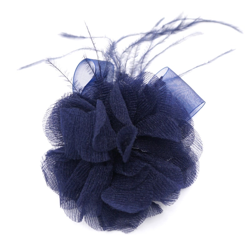 Broche flor azul oscuro en organza y pluma. Mousseline/Organza