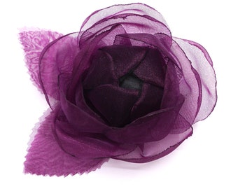 Flower brooch in organza, plum color.
