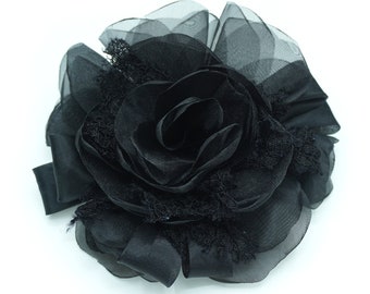 Broche flor en organza y encaje. Dos colores: negro y rojo.