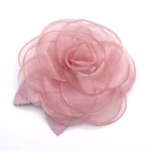 Broche fleur en tissu organza, 5 couleurs bleu marine, rouge, fuchsia, rose, saumon . Vieux rose