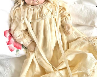 Sugar Britches-laarzen Tyner-reproductie porseleinen pop – zoals is