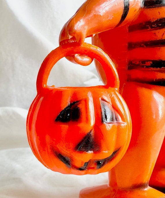 Hard Plastic Halloween Cat Treat Holder With Jack-o-lantern From