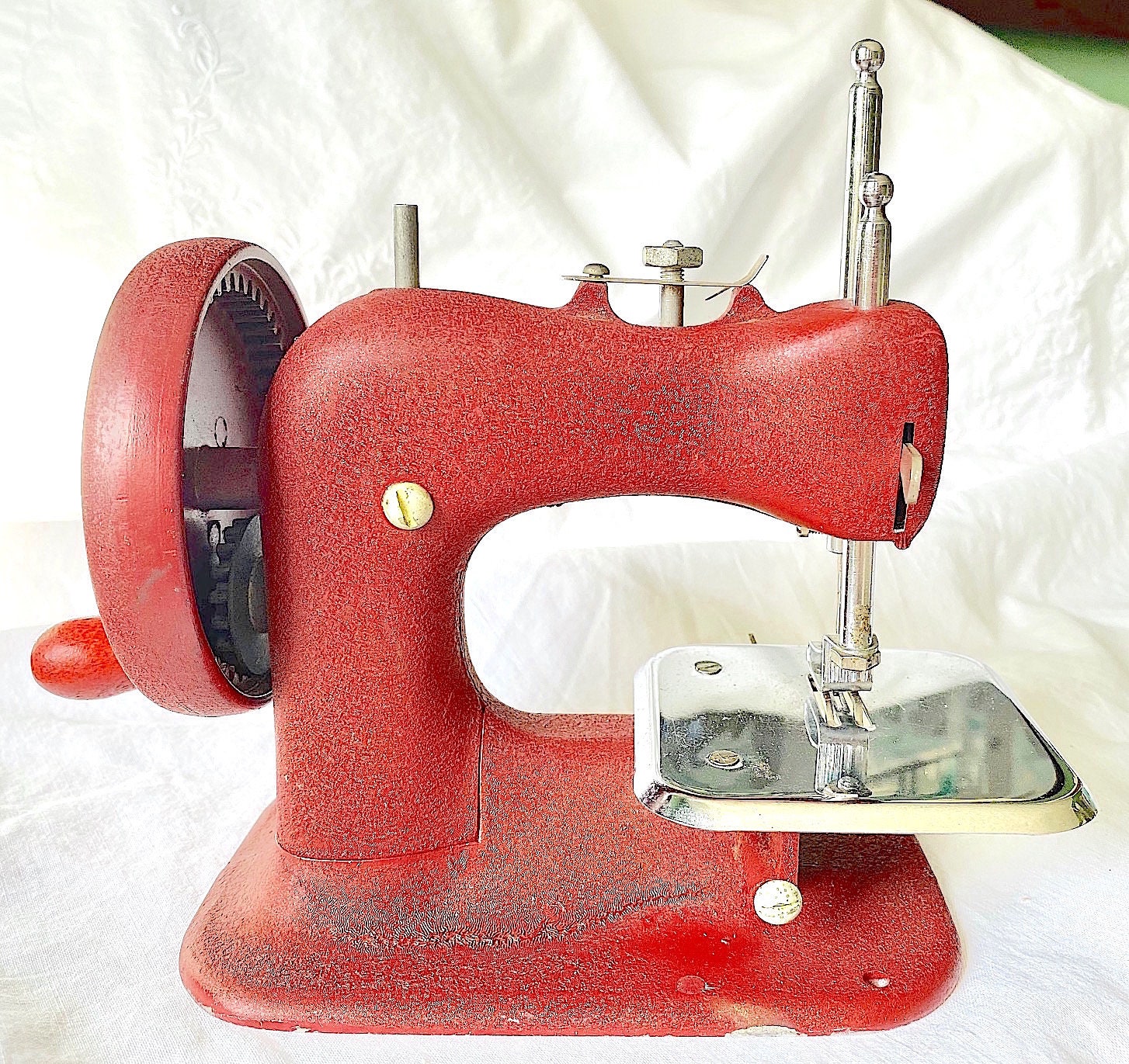 Child Size Stitchmistress Burgundy Sewing Machine Hand Crank Heavy