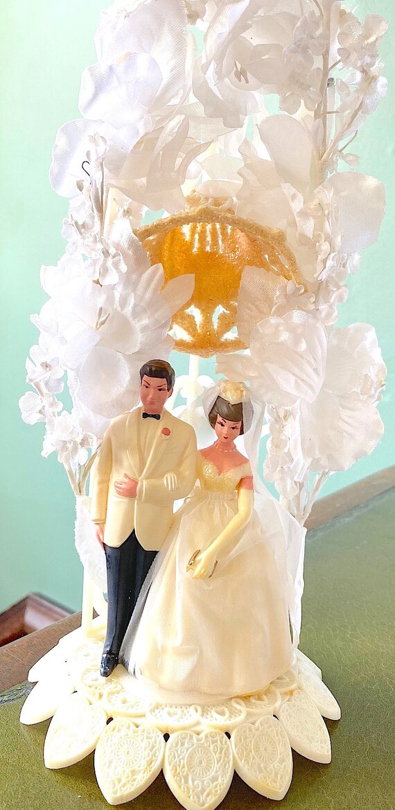 Glittery Gold Wedding Cake - Wilton