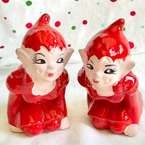 Felrode elfjesbeeldjes van Gilner Pottery – Elk beeldje wordt afzonderlijk verkocht.