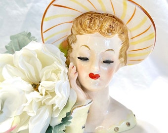 Wunderschöne handbemalte Lady-Vase von Napco