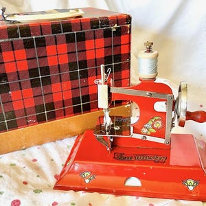 Sew Master Sewing Machine From The KAYanEE Corp. Made In Germany US Zone & Carrying Case
