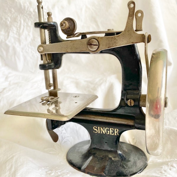 Antike Spielzeug Nähmaschine Modell 20 von The Singer Manufacturing Company