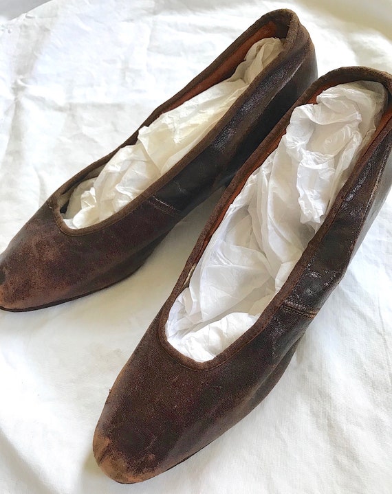 Wonderful Antique Pair Of Women's Leather Shoes - image 1