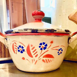 Small Shabby French Enamelware Pot With Lid