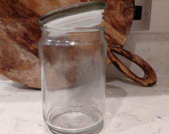 Potes de vidro com tampa hermética, ideais para fabricação de velas e centros de mesa para casamentos.