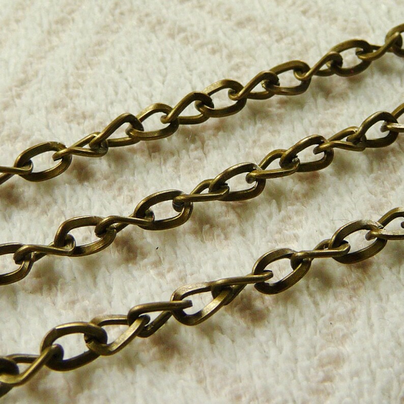 2m Jewellery Chain Link Size 4mm x 3mm. Silver Plated