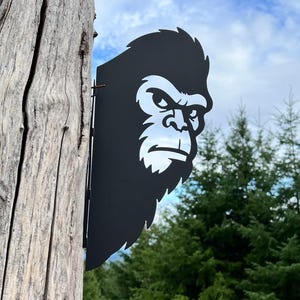 Bigfoot Yard Art 16&quot; Tall Metal Sign – Sasquatch Tree Peeker Outdoor Decoration – 16&quot; Steel Cutout – Mount to Trees or Fence Posts