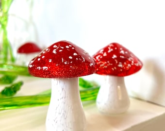 Glass Mushroom - Red&White