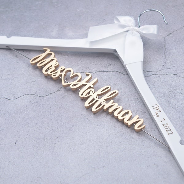 Personalized Bride Gift, Engraved Wedding Hanger, Bridal Hanger with Date, Bridesmaid Hanger, Mother of the Bride Gift, Engagement Gift