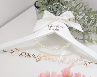 Personalized Wedding Hanger Engraved with Title & Date, Custom Steel Bridal Name Hanger, Bridal Shower Gift for Couple, Gift for Bride to be