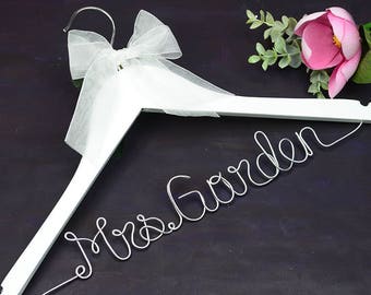 Personalized Wedding Hanger, Custom Bridal Hanger, Wire Name Wedding Dress Hanger for Bride or Bridesmaid , Wedding Shower Gift | 2mm Font E