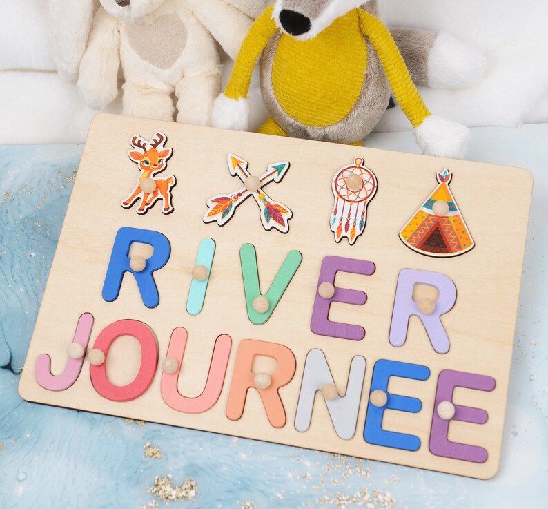 Tränamnpussel med pinnar, Anpassat babypusselnamn, Personlig present till pojke på 2-årsdagen, Babyshower-present till systerdotter eller brorson bild 1