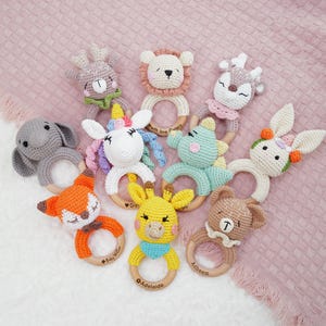 赤ちゃん用手作りかぎ針編みガラガラ、クリスマスやベビーシャワー用のパーソナライズされたベビーギフト、甥姪へのギフト、恐竜キリンユニコーンライオン